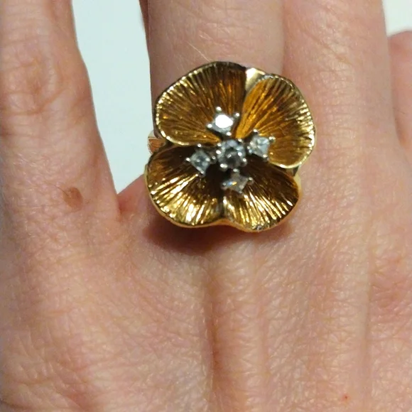 14K Gold Flower Ring with Diamonds - Picture 1 of 5